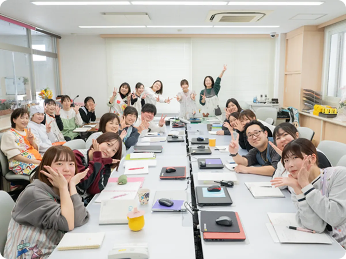 職員室先生達の様子