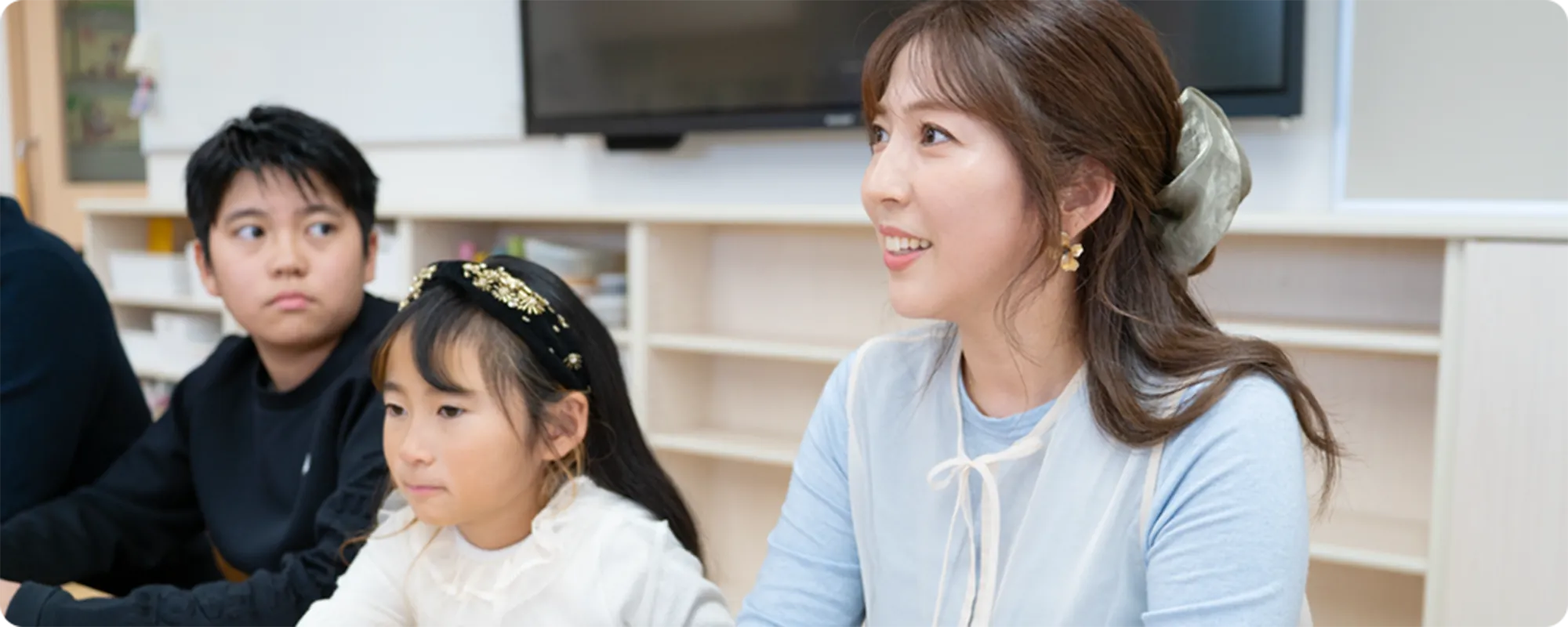 親御様インタビューを受ける様子