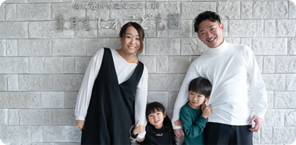 既卒（令和5年度卒園）・在園（年長クラス）ご家族写真