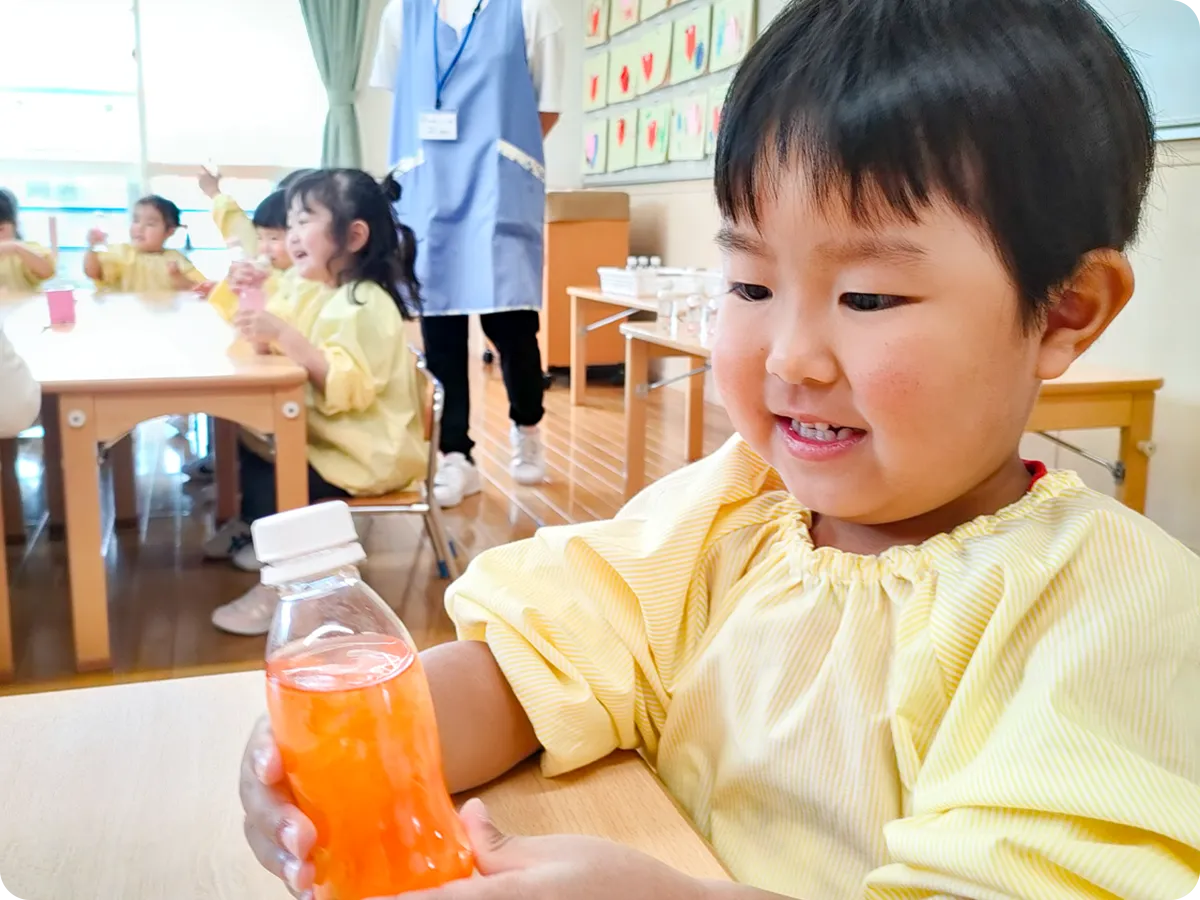 創造性豊かな子ども画像