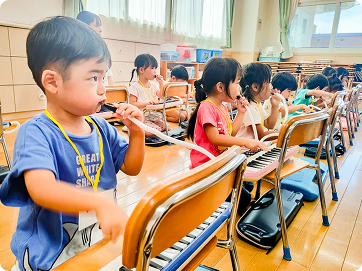 歌や楽器演奏の様子